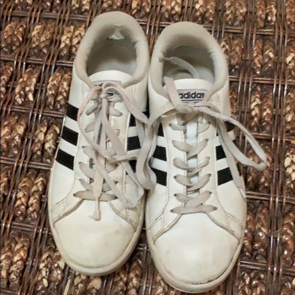 Adidas Women’s grand court shoes size 7.5